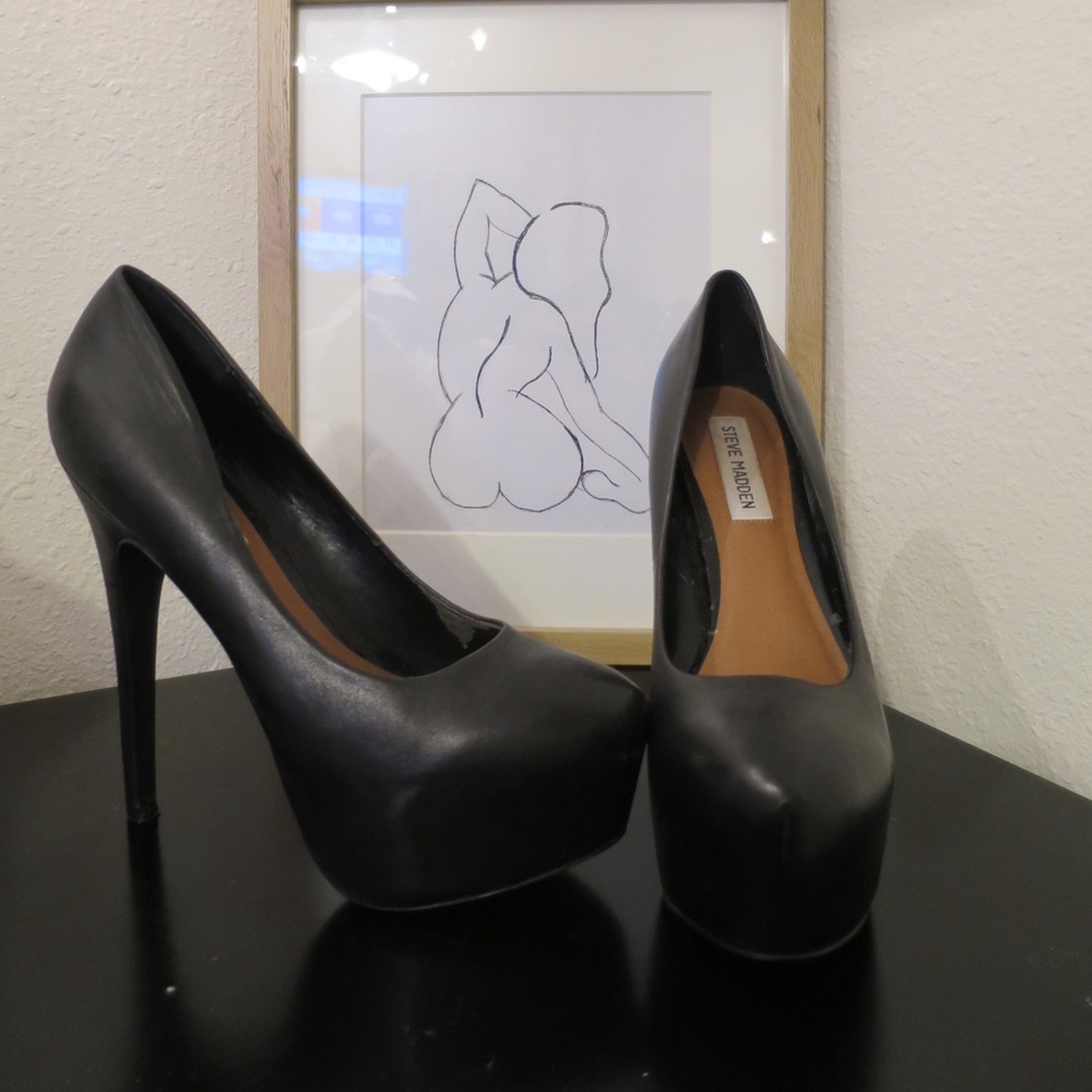 Black Steve Madden patent heels !